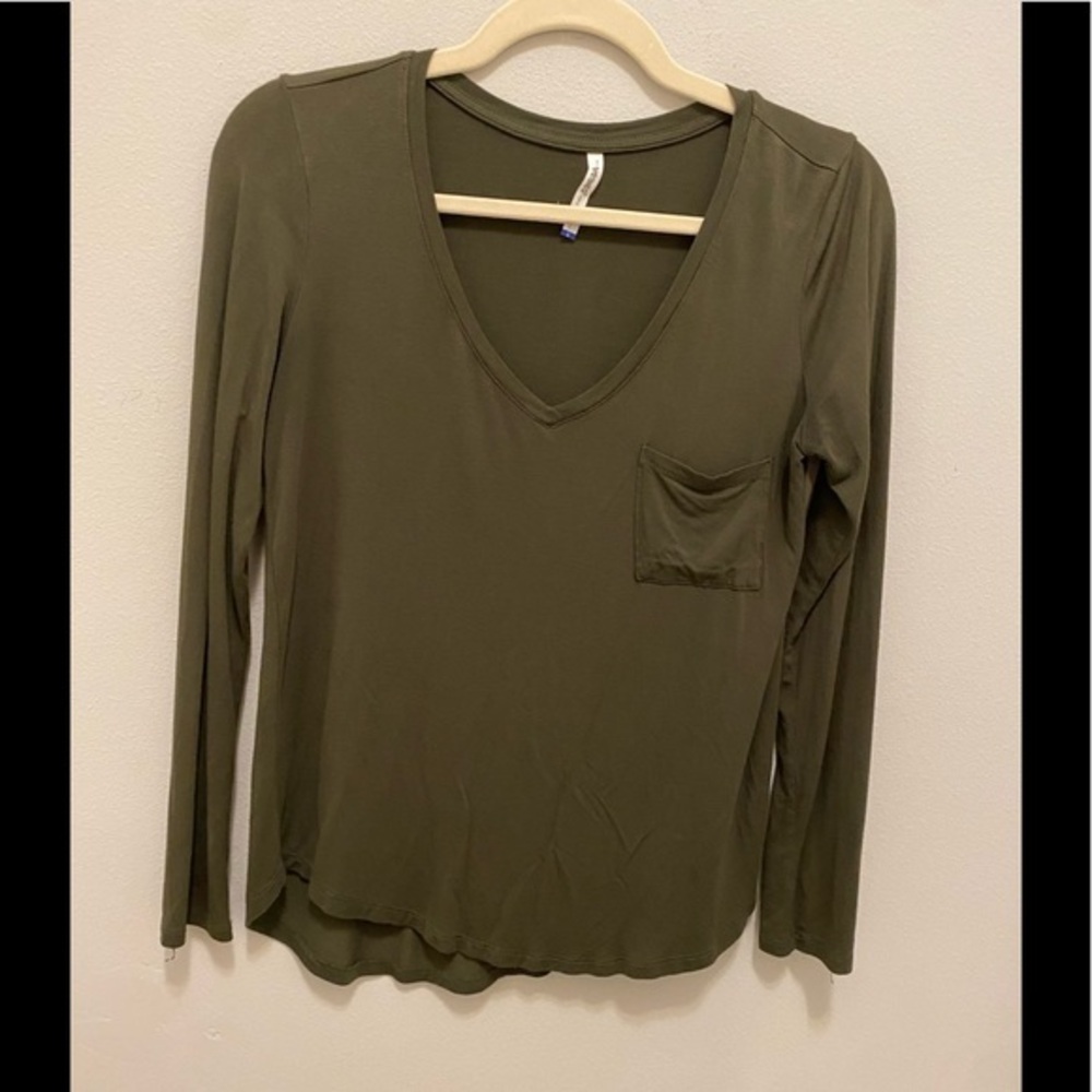 Tresics olive green ladies V neck long sleeve top size small in good condition